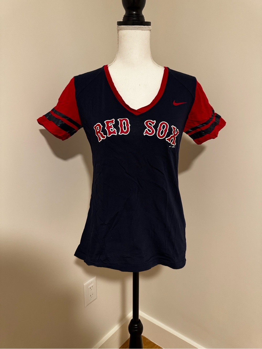 Nike Boston Red Sox V-Neck T-Shirt - Women's Size M- MLB Genuine Merchandise